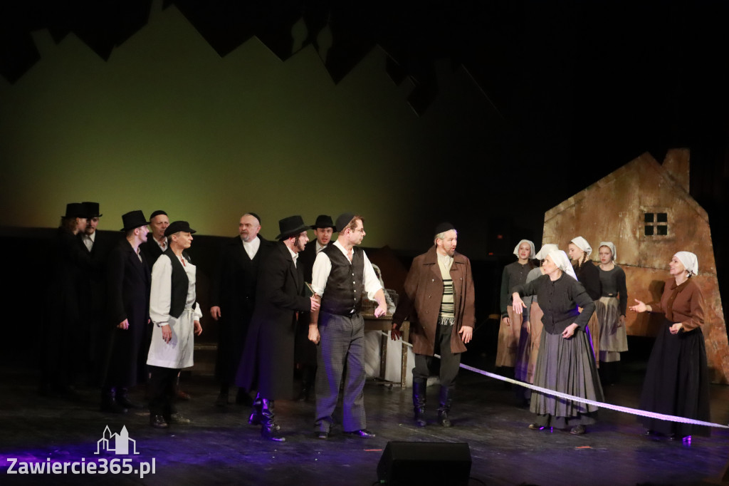 Fotorelacja: Musical SKRZYPEK NA DACHU w MOK Zawiercie