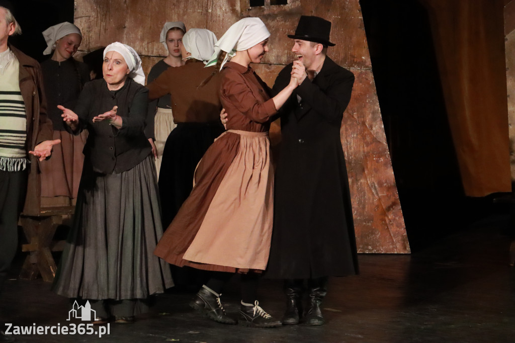 Fotorelacja: Musical SKRZYPEK NA DACHU w MOK Zawiercie