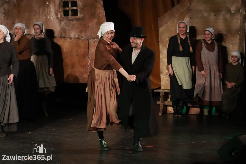 Fotorelacja: Musical SKRZYPEK NA DACHU w MOK Zawiercie