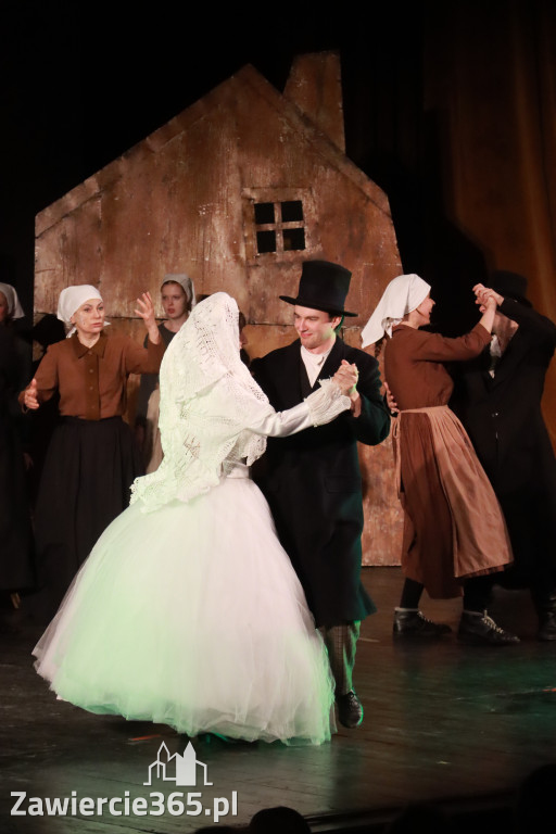 Fotorelacja: Musical SKRZYPEK NA DACHU w MOK Zawiercie