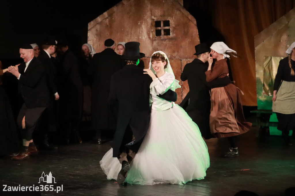 Fotorelacja: Musical SKRZYPEK NA DACHU w MOK Zawiercie