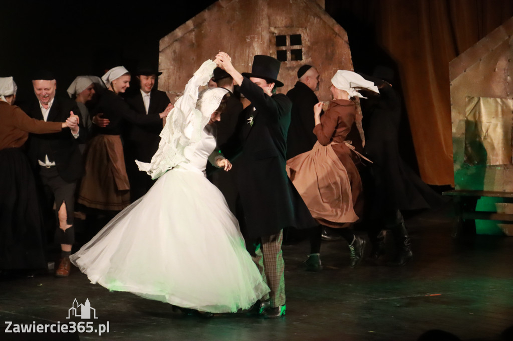 Fotorelacja: Musical SKRZYPEK NA DACHU w MOK Zawiercie