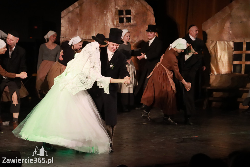 Fotorelacja: Musical SKRZYPEK NA DACHU w MOK Zawiercie