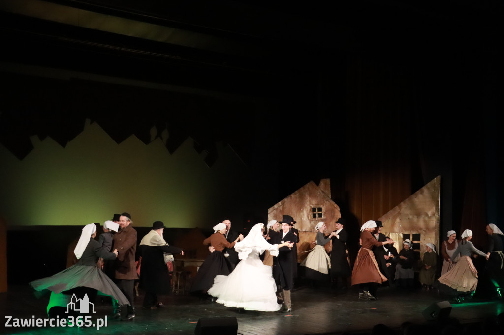 Fotorelacja: Musical SKRZYPEK NA DACHU w MOK Zawiercie
