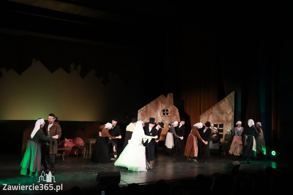Fotorelacja: Musical SKRZYPEK NA DACHU w MOK Zawiercie