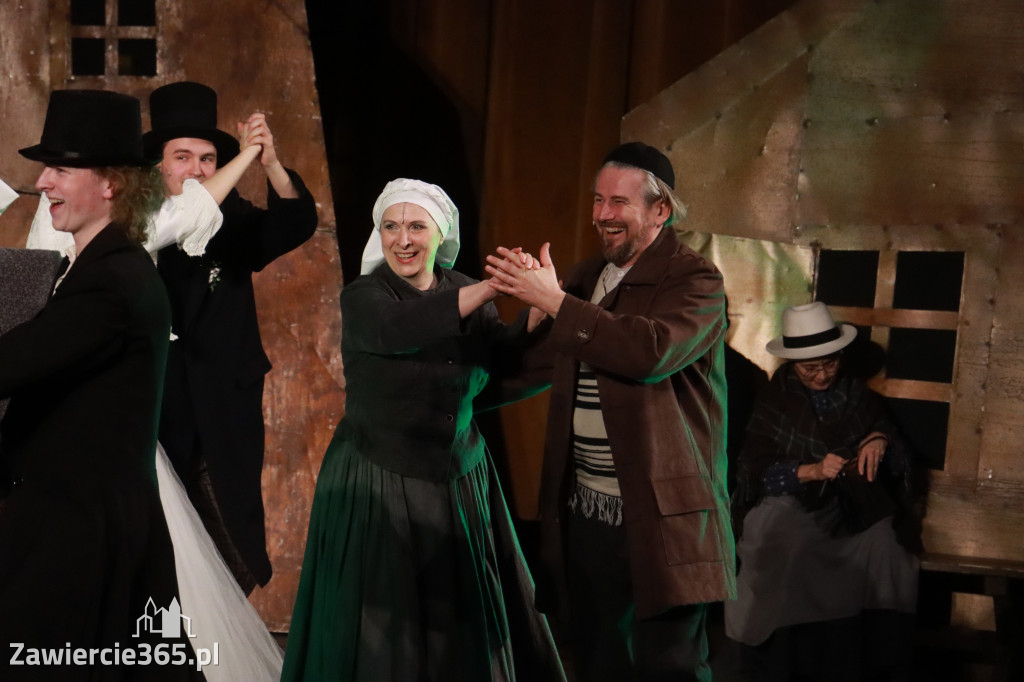 Fotorelacja: Musical SKRZYPEK NA DACHU w MOK Zawiercie