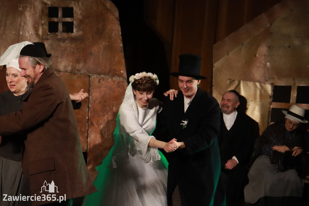 Fotorelacja: Musical SKRZYPEK NA DACHU w MOK Zawiercie
