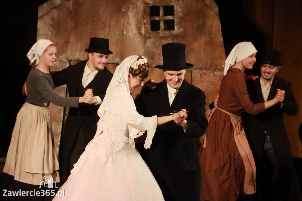 Fotorelacja: Musical SKRZYPEK NA DACHU w MOK Zawiercie