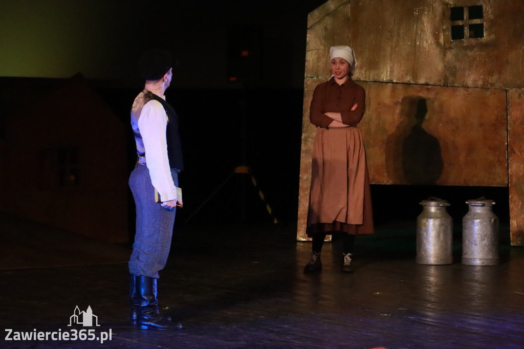 Fotorelacja: Musical SKRZYPEK NA DACHU w MOK Zawiercie