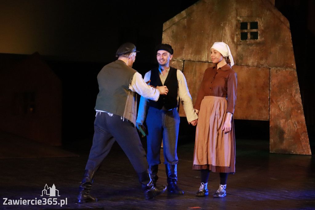 Fotorelacja: Musical SKRZYPEK NA DACHU w MOK Zawiercie