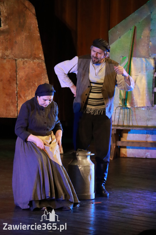 Fotorelacja: Musical SKRZYPEK NA DACHU w MOK Zawiercie