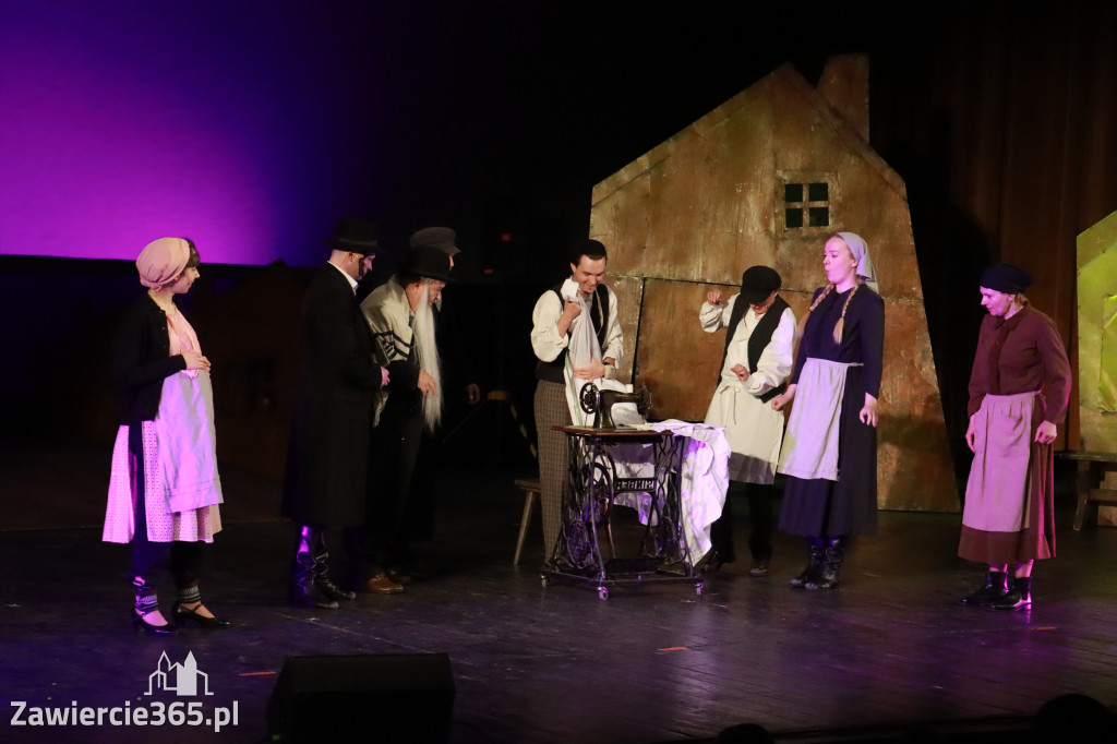 Fotorelacja: Musical SKRZYPEK NA DACHU w MOK Zawiercie