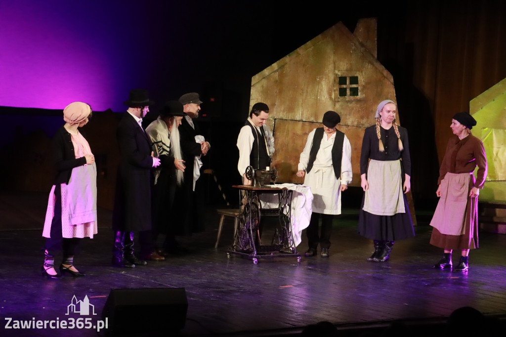 Fotorelacja: Musical SKRZYPEK NA DACHU w MOK Zawiercie
