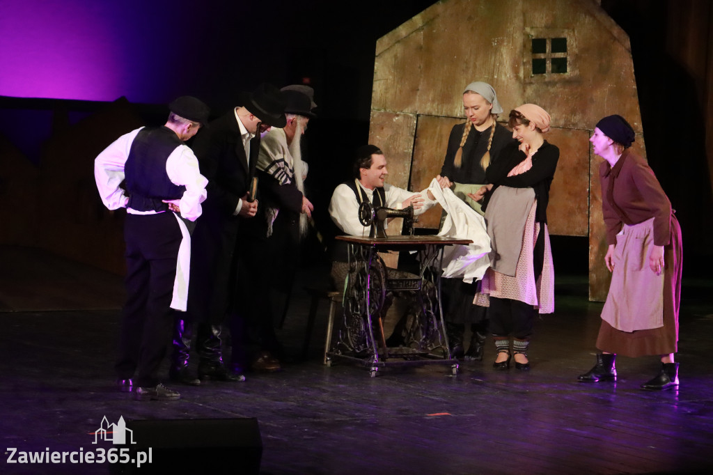 Fotorelacja: Musical SKRZYPEK NA DACHU w MOK Zawiercie
