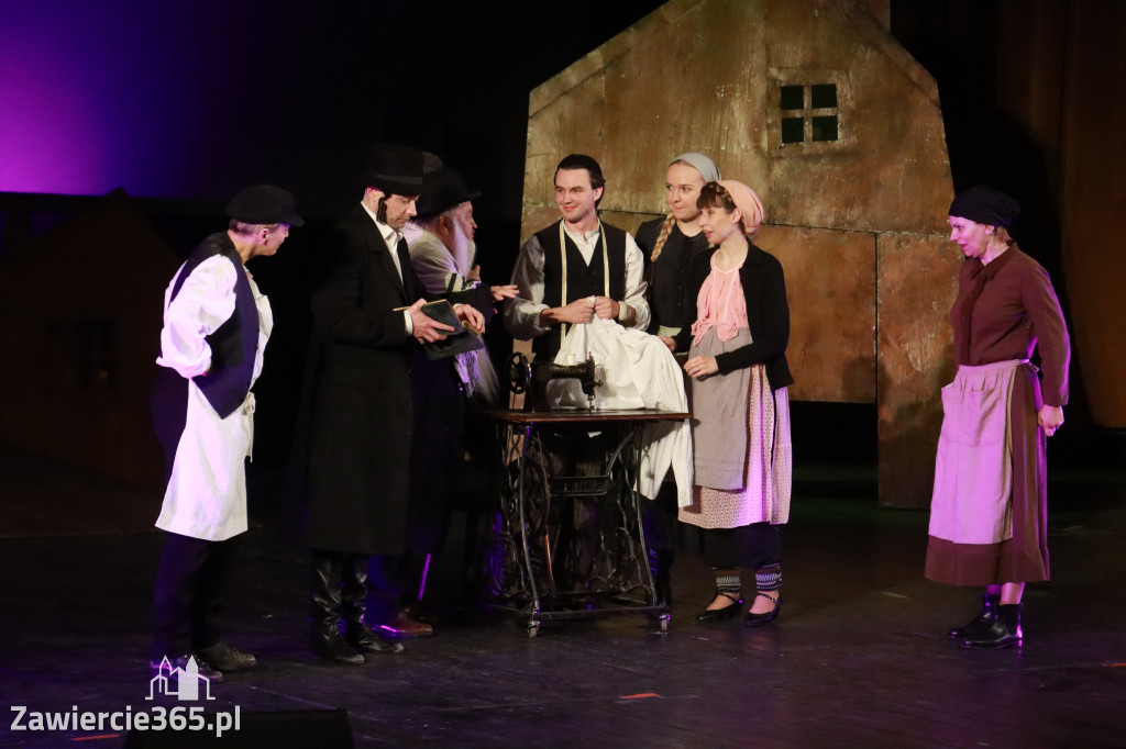 Fotorelacja: Musical SKRZYPEK NA DACHU w MOK Zawiercie
