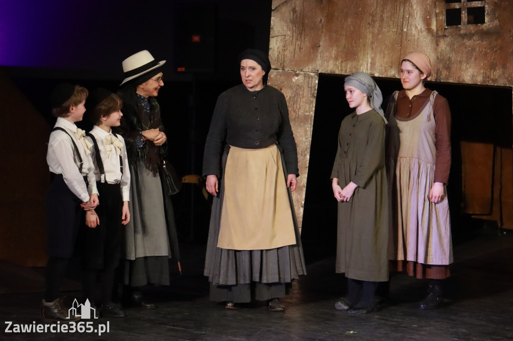 Fotorelacja: Musical SKRZYPEK NA DACHU w MOK Zawiercie