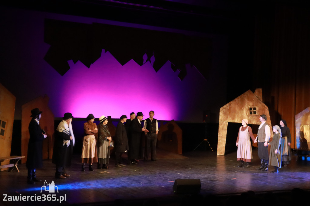 Fotorelacja: Musical SKRZYPEK NA DACHU w MOK Zawiercie