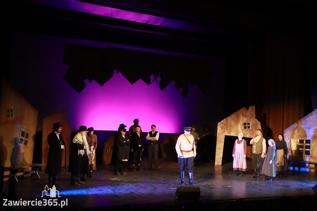Fotorelacja: Musical SKRZYPEK NA DACHU w MOK Zawiercie