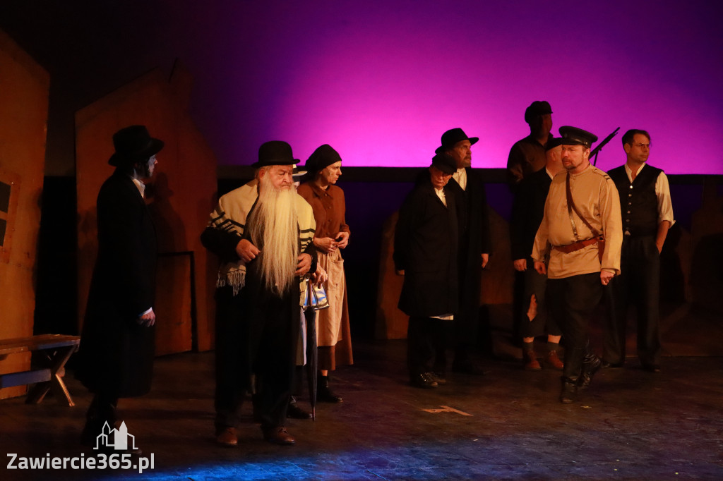 Fotorelacja: Musical SKRZYPEK NA DACHU w MOK Zawiercie