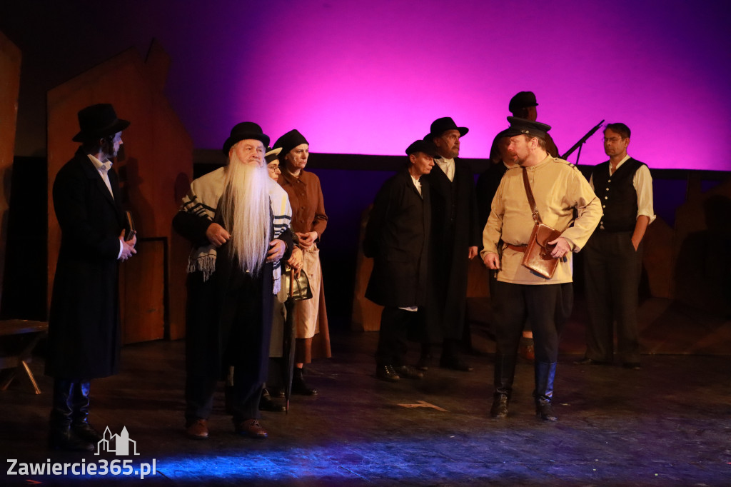 Fotorelacja: Musical SKRZYPEK NA DACHU w MOK Zawiercie