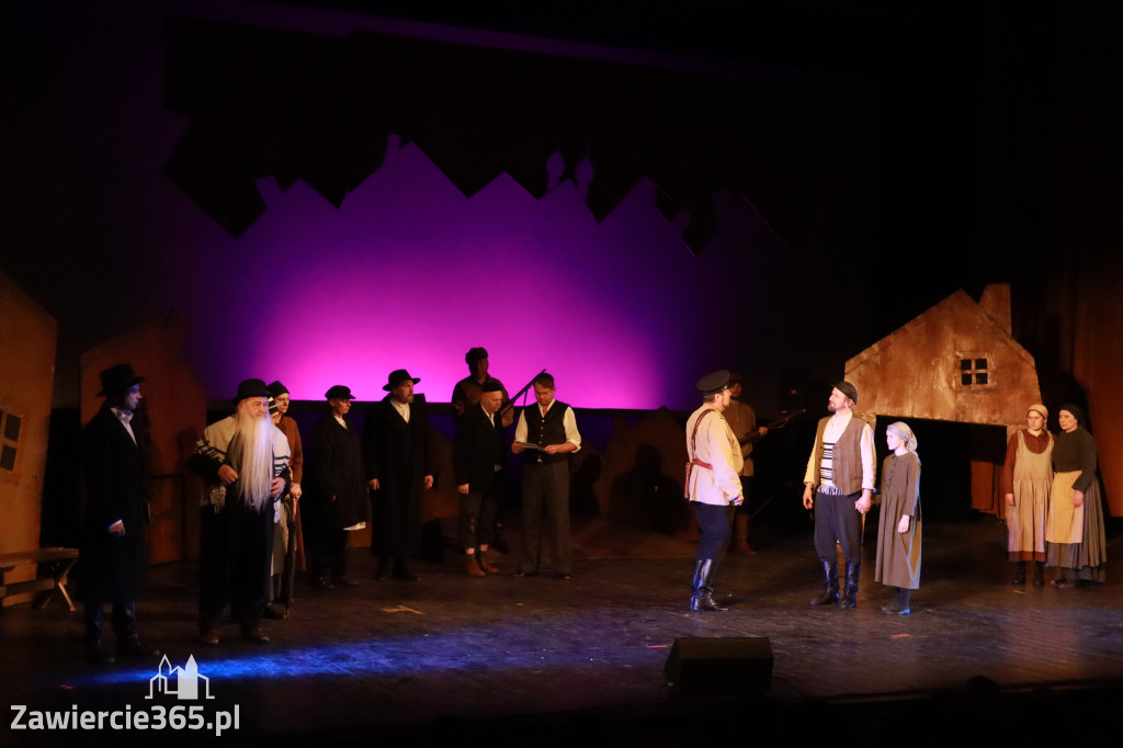 Fotorelacja: Musical SKRZYPEK NA DACHU w MOK Zawiercie