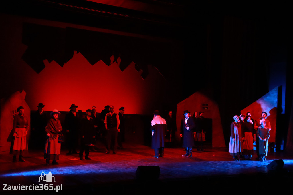 Fotorelacja: Musical SKRZYPEK NA DACHU w MOK Zawiercie