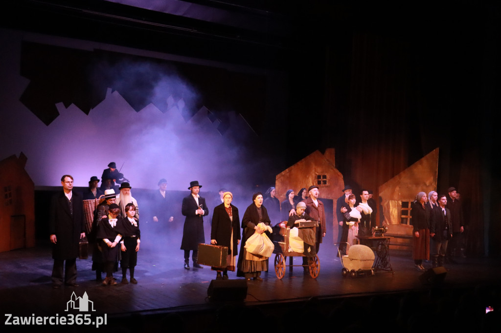 Fotorelacja: Musical SKRZYPEK NA DACHU w MOK Zawiercie