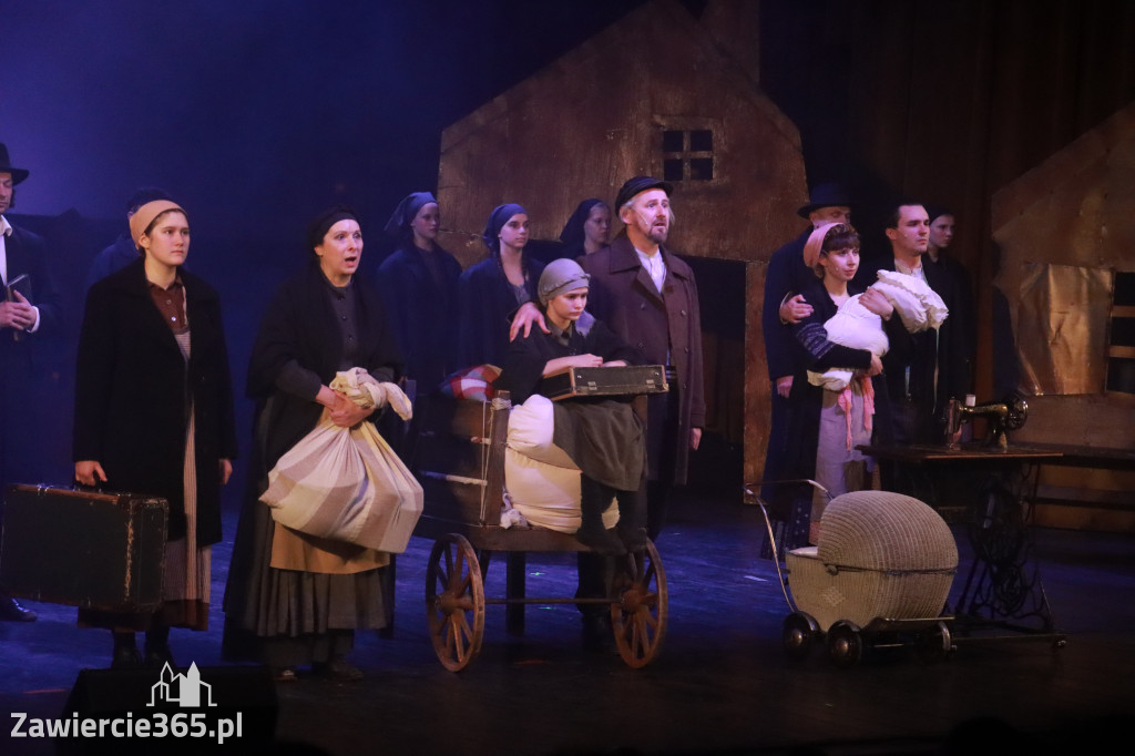 Fotorelacja: Musical SKRZYPEK NA DACHU w MOK Zawiercie