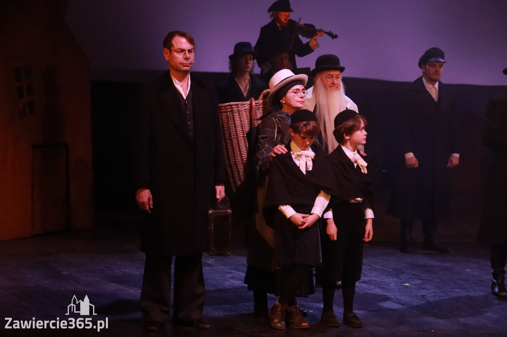 Fotorelacja: Musical SKRZYPEK NA DACHU w MOK Zawiercie