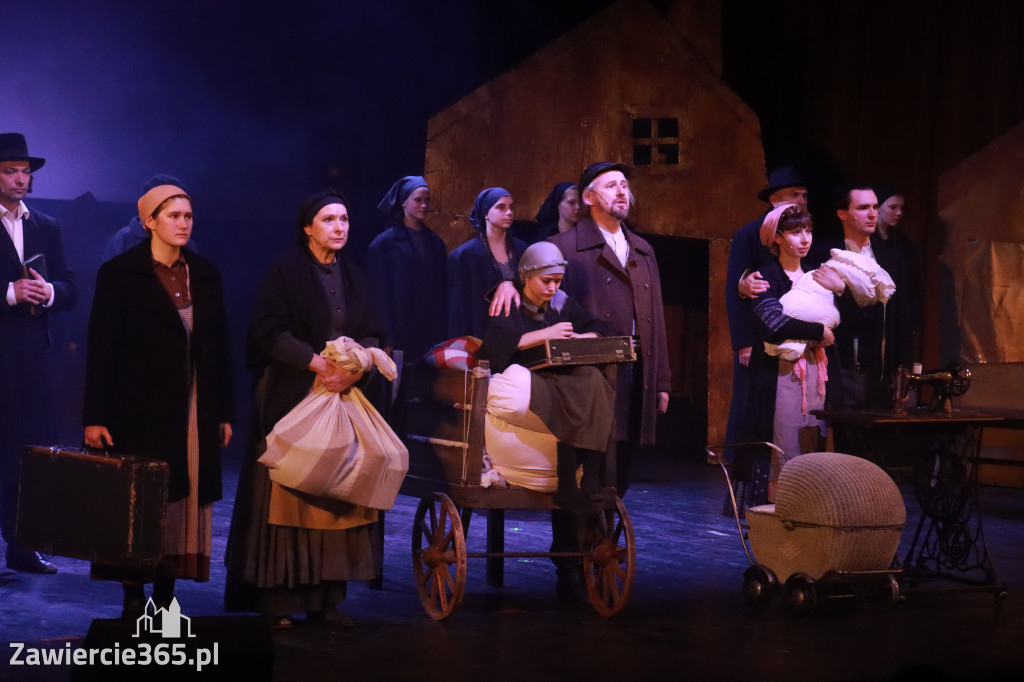 Fotorelacja: Musical SKRZYPEK NA DACHU w MOK Zawiercie