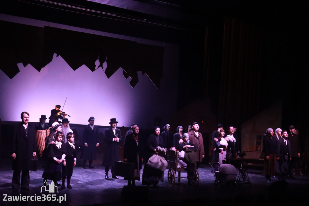 Fotorelacja: Musical SKRZYPEK NA DACHU w MOK Zawiercie