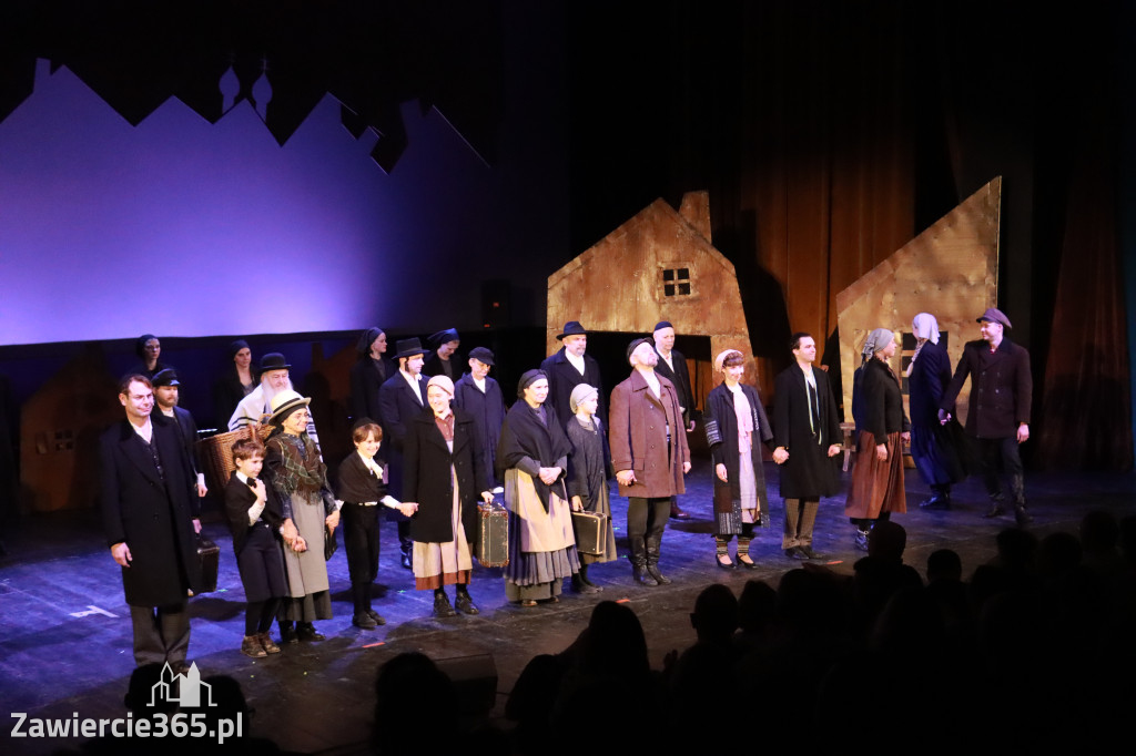 Fotorelacja: Musical SKRZYPEK NA DACHU w MOK Zawiercie