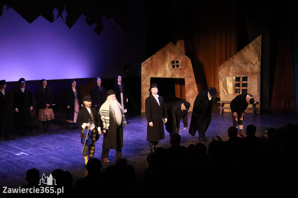 Fotorelacja: Musical SKRZYPEK NA DACHU w MOK Zawiercie