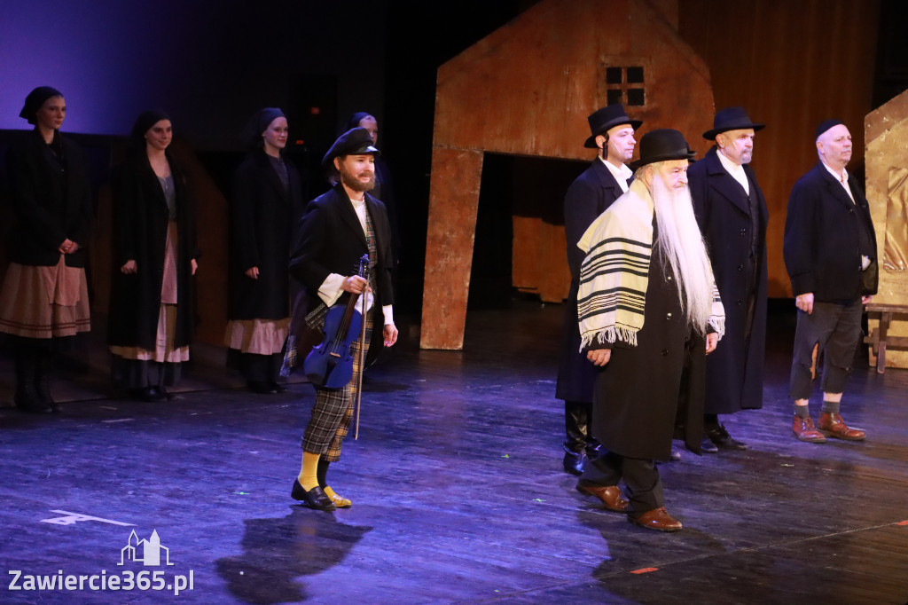 Fotorelacja: Musical SKRZYPEK NA DACHU w MOK Zawiercie