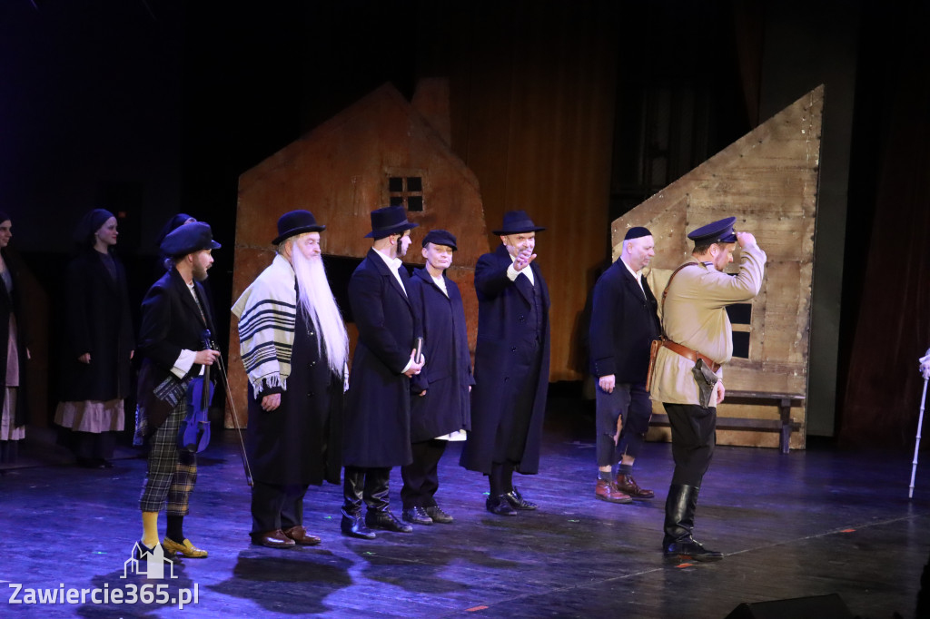 Fotorelacja: Musical SKRZYPEK NA DACHU w MOK Zawiercie