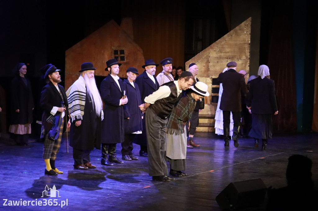 Fotorelacja: Musical SKRZYPEK NA DACHU w MOK Zawiercie