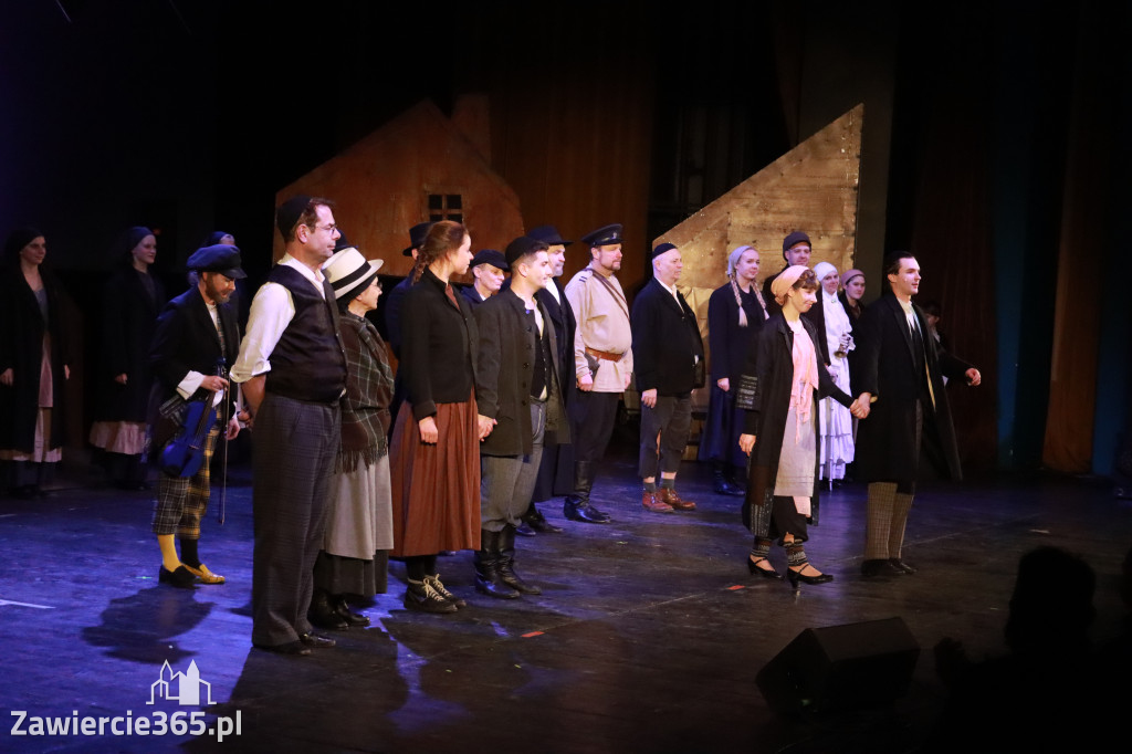 Fotorelacja: Musical SKRZYPEK NA DACHU w MOK Zawiercie