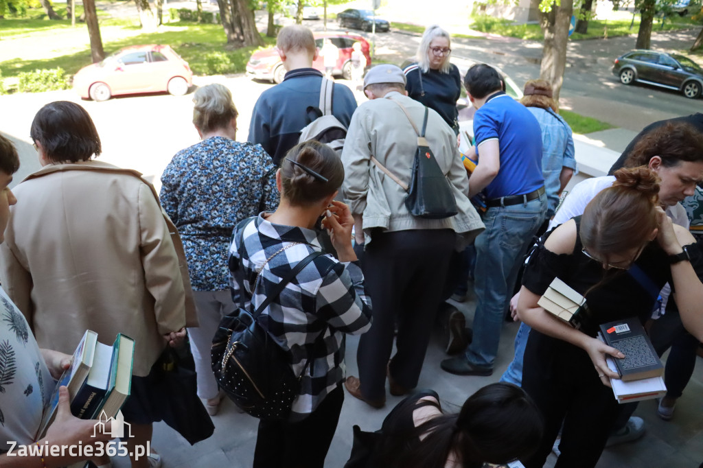 Fotorelacja: Majówkowy Kiermasz Książki w Pałacyku Szymańskiego w Zawierciu