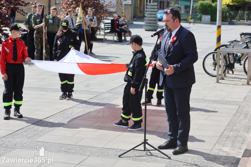 Fotorelacja: Obchody Święta Konstytucji i MOTO piknik w Łazach.