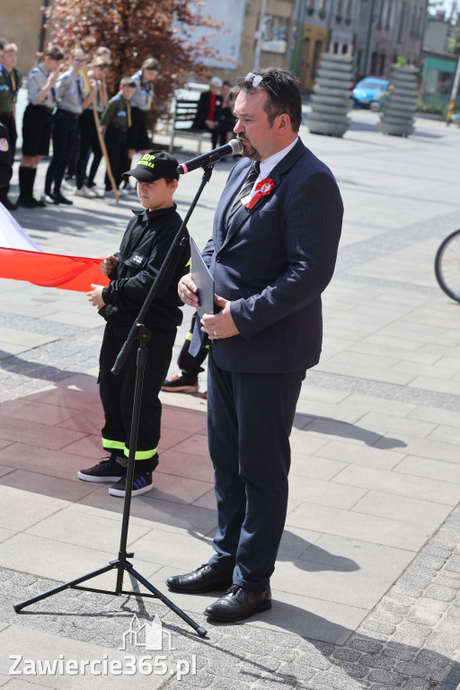 Fotorelacja: Obchody Święta Konstytucji i MOTO piknik w Łazach.