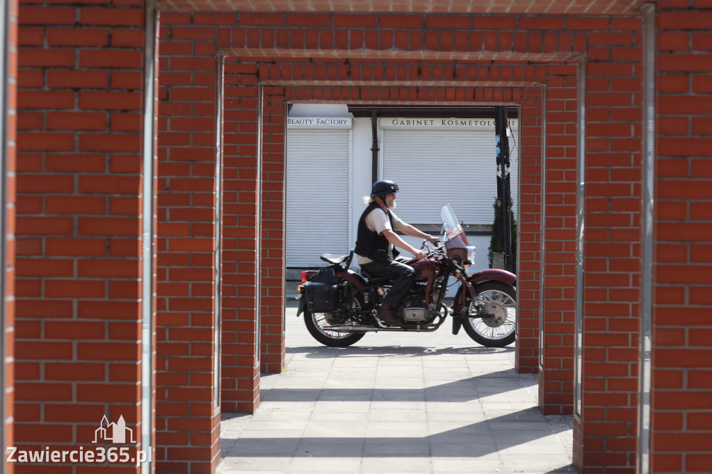 Fotorelacja: Obchody Święta Konstytucji i MOTO piknik w Łazach.