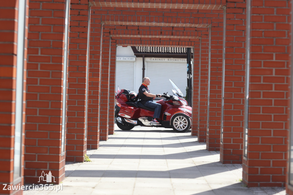 Fotorelacja: Obchody Święta Konstytucji i MOTO piknik w Łazach.