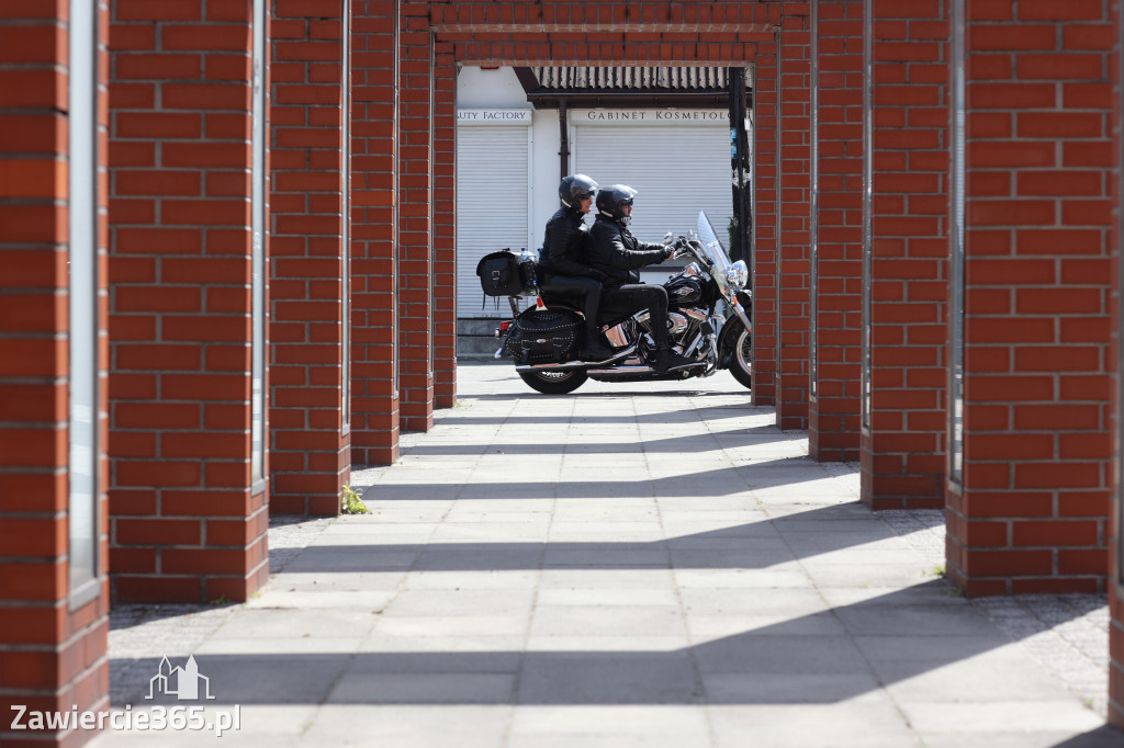 Fotorelacja: Obchody Święta Konstytucji i MOTO piknik w Łazach.