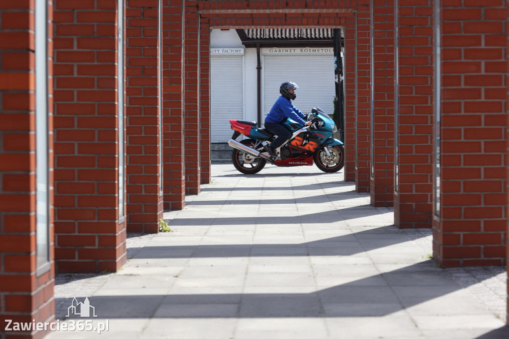 Fotorelacja: Obchody Święta Konstytucji i MOTO piknik w Łazach.