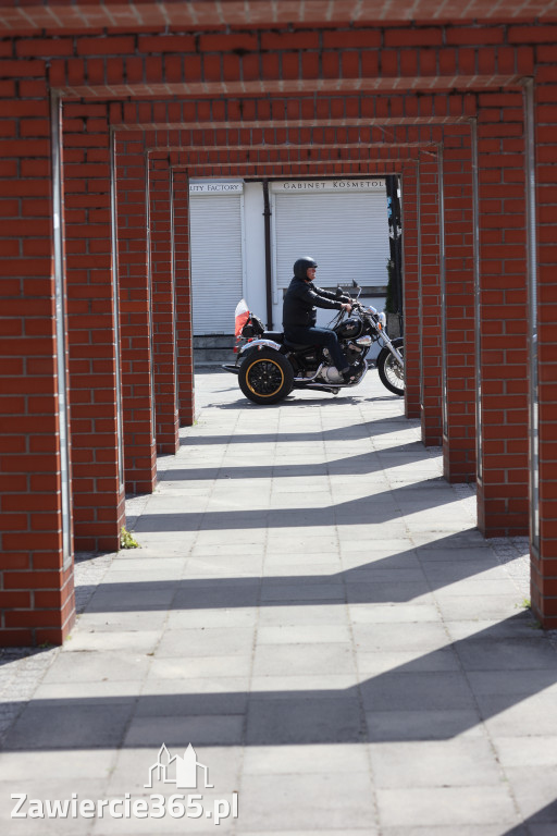 Fotorelacja: Obchody Święta Konstytucji i MOTO piknik w Łazach.