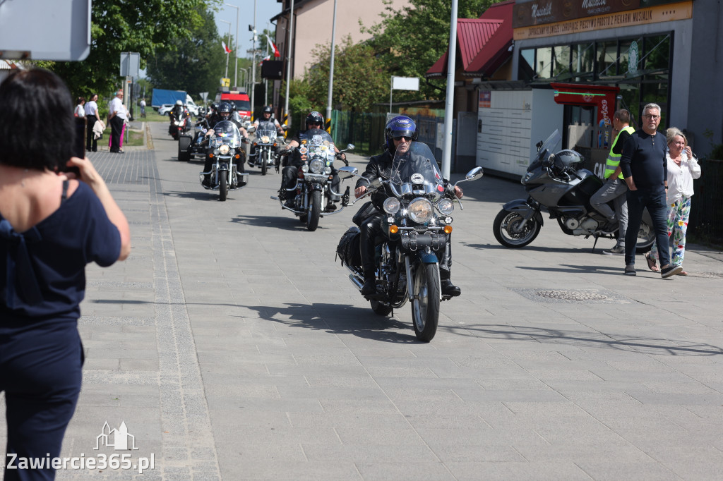 Fotorelacja: Obchody Święta Konstytucji i MOTO piknik w Łazach.