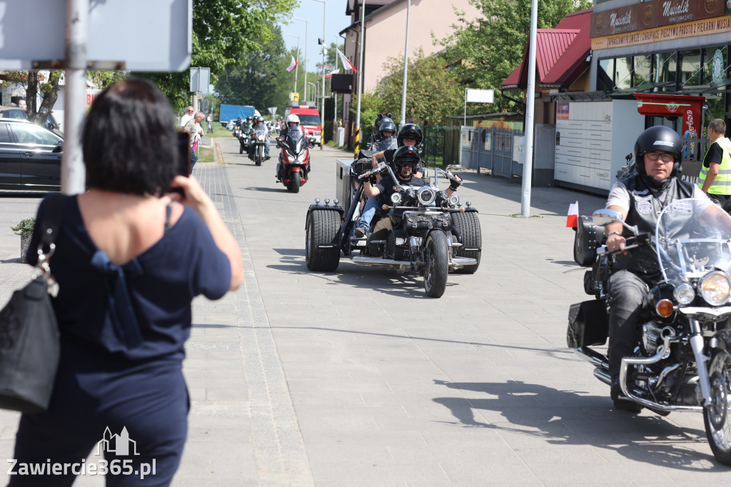 Fotorelacja: Obchody Święta Konstytucji i MOTO piknik w Łazach.