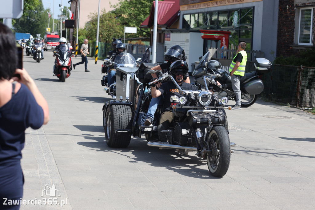 Fotorelacja: Obchody Święta Konstytucji i MOTO piknik w Łazach.