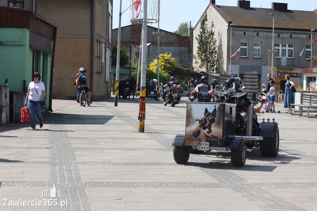 Fotorelacja: Obchody Święta Konstytucji i MOTO piknik w Łazach.