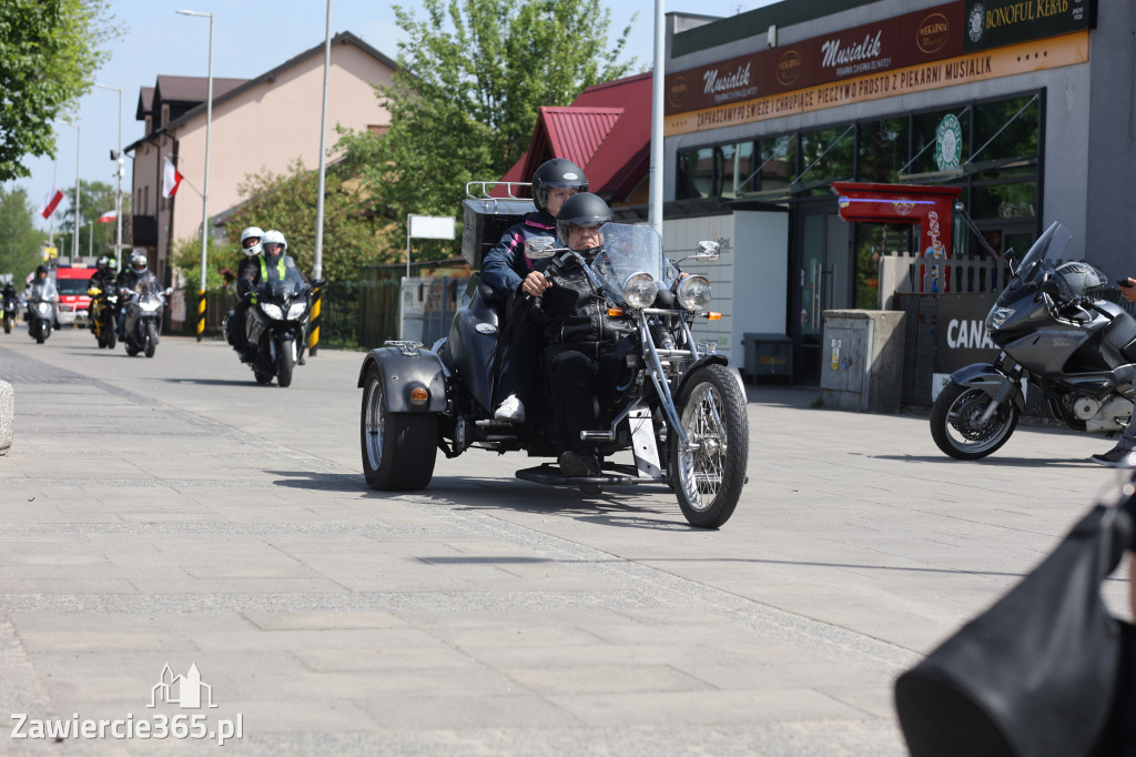 Fotorelacja: Obchody Święta Konstytucji i MOTO piknik w Łazach.